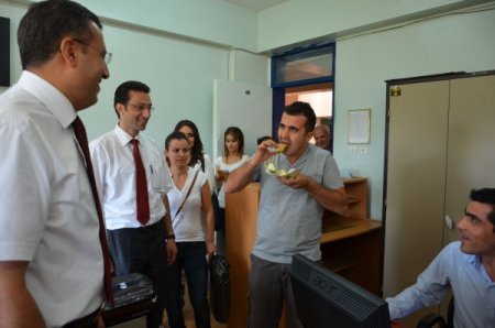 Yeni öğretmenlere Antep usulü baklavalı karşılama