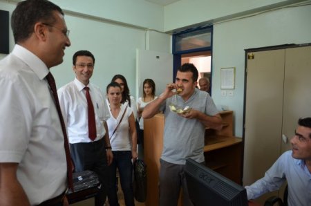 Yeni öğretmenlere Antep usulü baklavalı karşılama