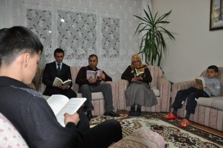 Yeni Renk Dershanesi Velileri 'Kitap Kurdu' Yaptı
