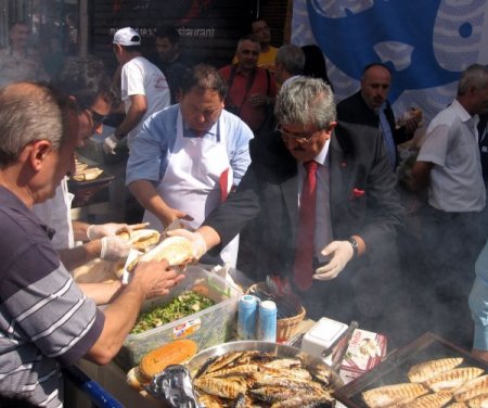 Yeni sezon balıkları festival meydanına indi