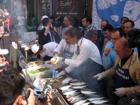 Yeni sezon balıkları festival meydanına indi