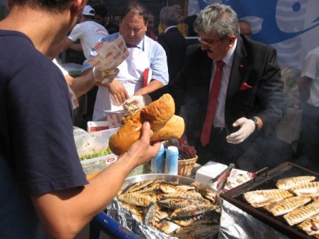 Yeni sezon balıkları festival meydanına indi