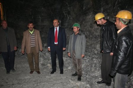 Yeni Yılı Tuz Mağaraları'nda Havai Fişekle Kutladılar