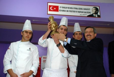 Yeniçağa'da Bir Lise Ve Anaokulu Beyaz Bayrak Aldı