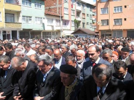 Yeniceliler, Hayatını Kaybeden Maden İşçilerini Son Yolculuğuna Uğurladı