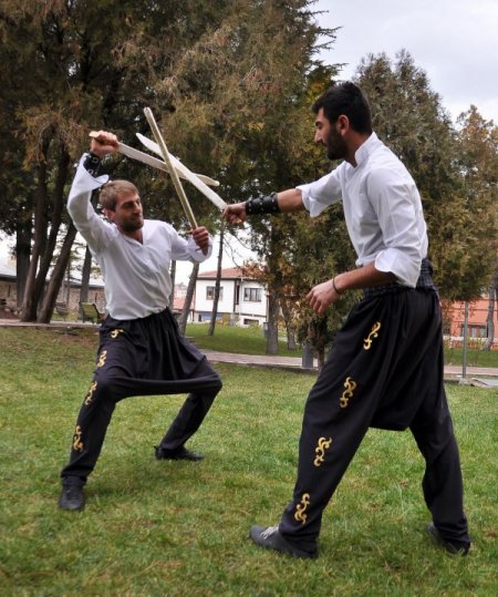 Yeniçerilerin kılıç kullanım kültürü spora dönüştü