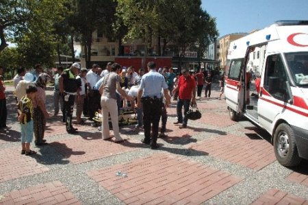 'Yeniden barışalım' diye çağırdığı eşini sokak ortasında bıçakladı