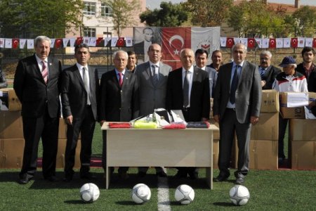 Yenimahalle Belediyesi'nden amatör spor kulüplerine malzeme yardımı
