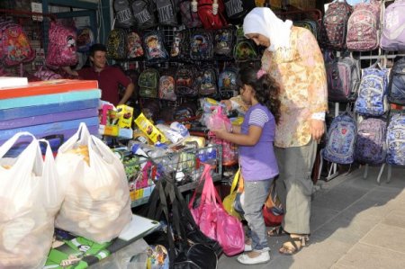 Yenimahalle'de ihtiyaç sahiplerinin okul masrafları YeniKart'tan