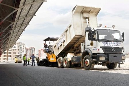 Yenimahalle’ye bir ayda 23 bin ton asfalt serildi