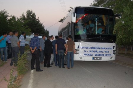Yerel-Sen üyeleri, deprem bölgesi Van ve Bitlis’te incelemelerde bulundu