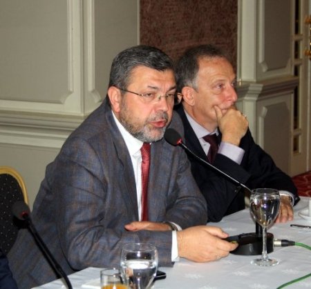 'Yerli otomobilde babayiğit beklemek yerine Başbakan görevi birine tevdi etsin'