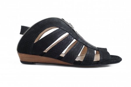 Yeşil, 2011 İlkbahar-yaz Koleksiyonunu Görücüye Çıkarıyor