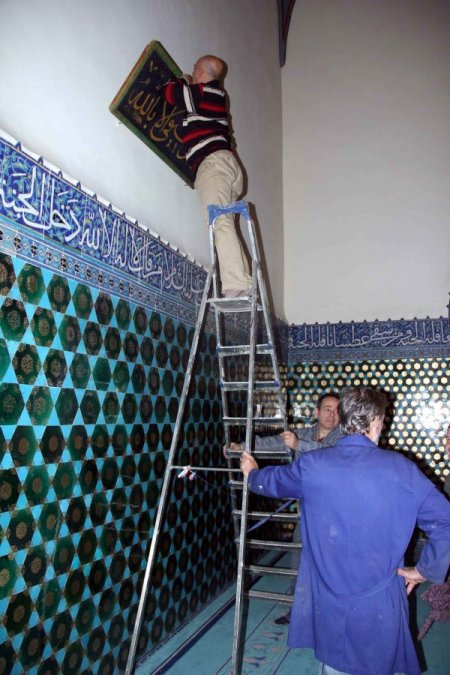 Yeşil Cami’nin ahşap hatları depoda çürümekten kurtarıldı