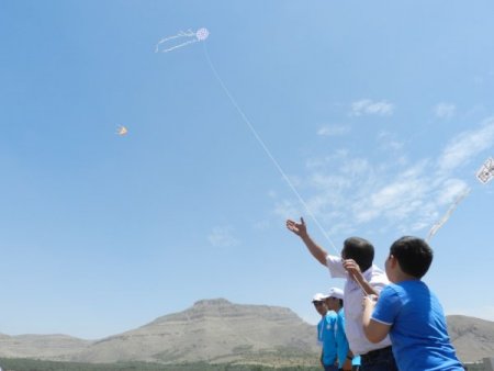 Yeşil Derik Okuma Salonu Uçurtma Şenliği Düzenlendi