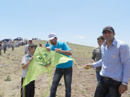 Yeşil Derik Okuma Salonu Uçurtma Şenliği Düzenlendi