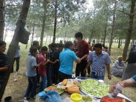 Yeşil Derik Okuma Salonu'ndan öğrencilere piknik keyfi