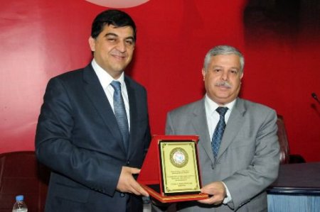 'yeşil Okul' Projesinde Başarı Sağlayan Okullara Akıllı Tahta Verildi