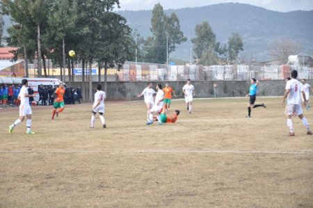 Yeşil sahada şiddet: 2 yaralı