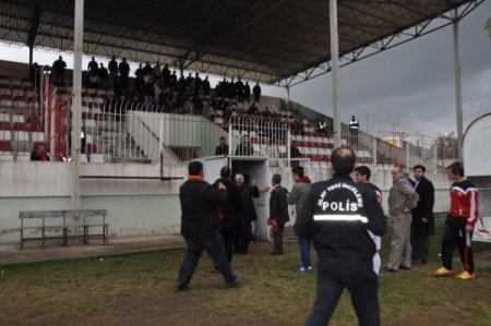 Yeşil sahada şiddet: 2 yaralı