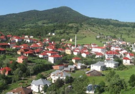 Yeşilceliler, 500 Evin Çatısının Boyanmasını Tartışmaya Devam Ediyor