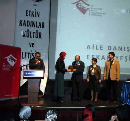 Yeşildağ: Çocuğunuza karşı çokbilmiş anne olmayın