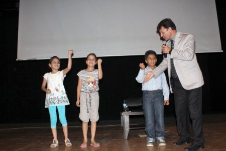 Yeşildağ: Çocuklar anne ve babalarını örnek alıyor, onlara güzel örnek olalım