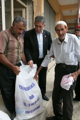 Yeşilli Belediyesi 400 Fakir Aileye Yardım Dağıttı
