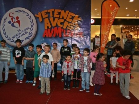 Yetenekler AVM'lerde keşfediliyor