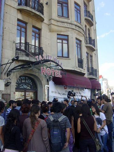 'yetmez Ama Evet' Aktivistlerinin Toplantısına Yine Protesto