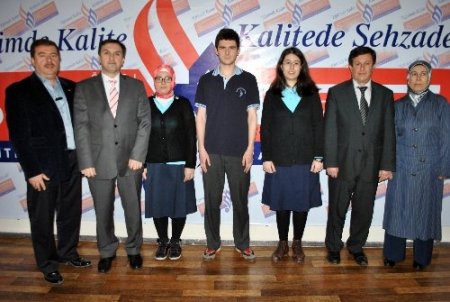 YGS-3 alanında Türkiye yedincisi olan Beyza Manisa'nın gururu