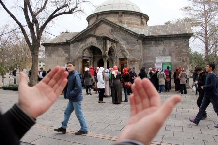 YGS öncesi öğrenciler türbelere akın etti