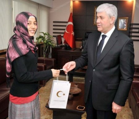 YGS Türkiye ikincisi, Uşak Valisi Erden’i ziyaret etti