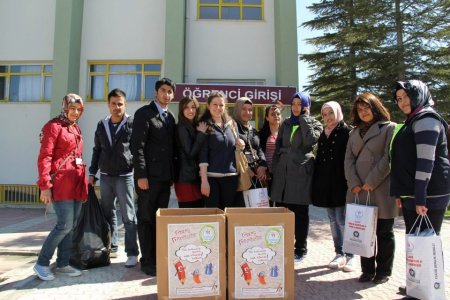 YGS'de kullanılan kalem ve silgileri, ihtiyaç sahibi öğrenilere ulaştıracaklar