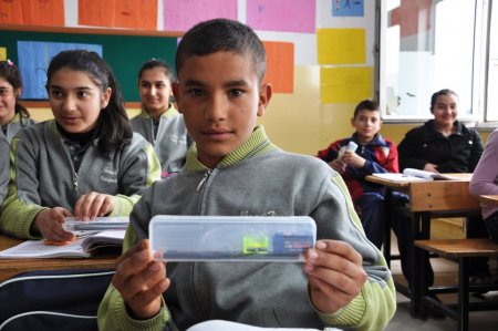 YGS’de kullanılan kırtasiye malzemeleri ihtiyaç sahibi öğrencilere dağıtıldı