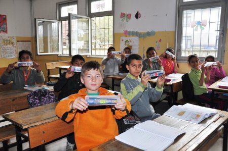 YGS’de kullanılan kırtasiye malzemeleri ihtiyaç sahibi öğrencilere dağıtıldı