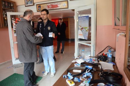 YGS'ye giren adaylardan çıkan eşyalar işportacı tezgahını andırdı