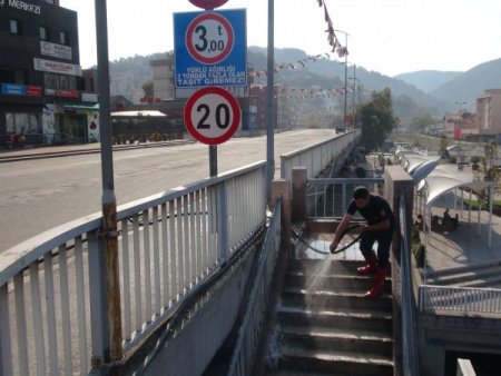 'Yıkılacak' diye kapatılan köprü, yeniden trafiğe açılıyor