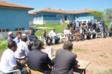 Yıkılmak üzere olan ilkokul, köy konağına dönüştürüldü