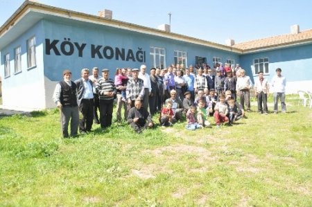 Yıkılmak üzere olan ilkokul, köy konağına dönüştürüldü
