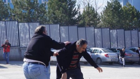 Yıkım ekipleriyle gecekondu sakinleri birbirine girdi: 1’i polis 10 yaralı