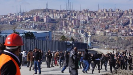 Yıkım ekipleriyle gecekondu sakinleri birbirine girdi: 1’i polis 10 yaralı