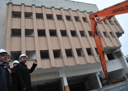 Yıkımına başlanan Kültür Sitesi'nin yerine park yapılacak