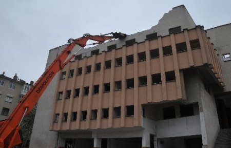 Yıkımına başlanan Kültür Sitesi'nin yerine park yapılacak