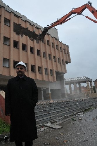 Yıkımına başlanan Kültür Sitesi'nin yerine park yapılacak