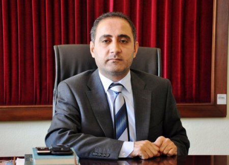 Yıktırılan bina esnafa zor anlar yaşattı