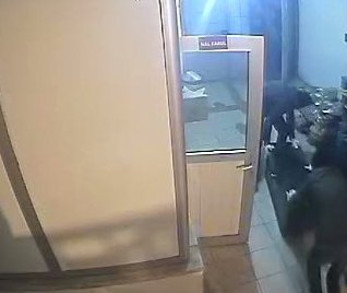 Yılbaşı hırsızları güvenlik kamerasına yakalandı (Özel)