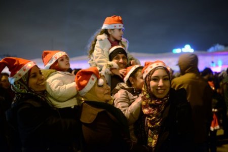Yılbaşı kutlamaları için binlerce vatandaş Taksim'e akın etti