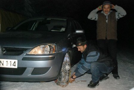 Yılbaşını Eksi 10 Derecede Zincir Takarak Karşıladılar