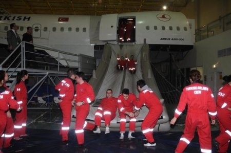 Yılda 20 bin kişi uçuş eğitimi alıyor